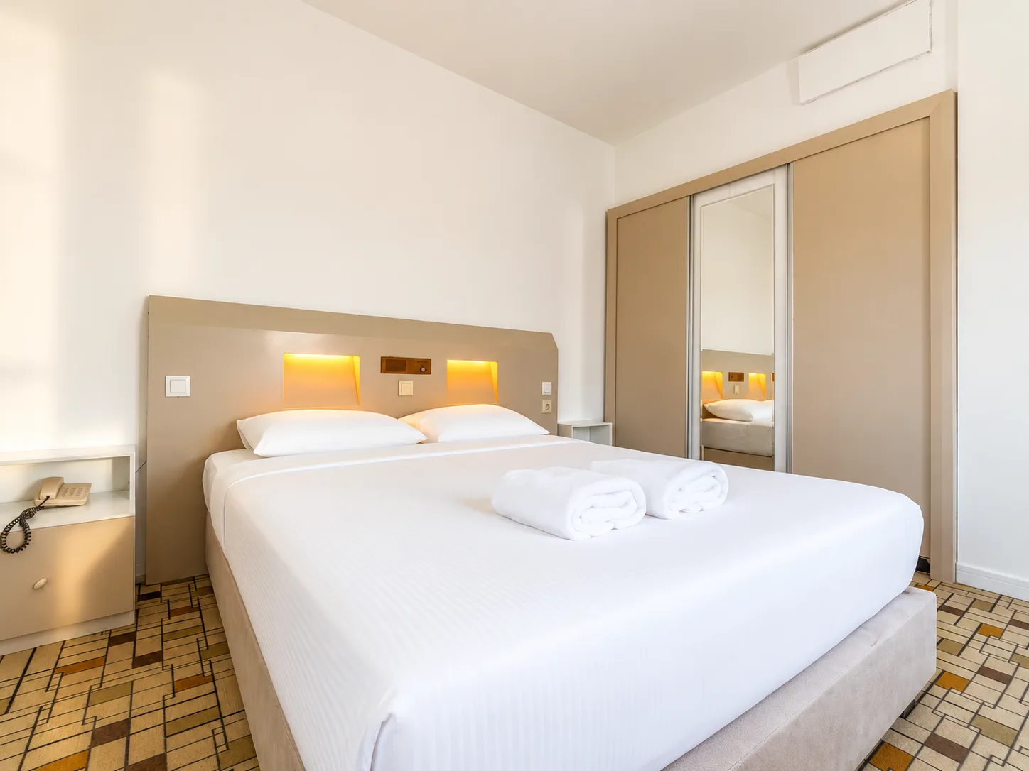 Standart Oda Orman veya Şehir Manzaralı oda içi